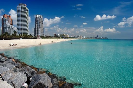  Miami 由 the beach.
