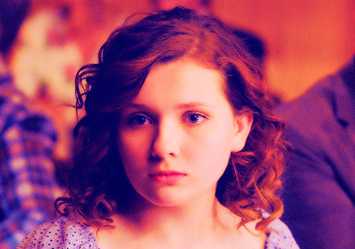  Look how cute Abigail Breslin is with curly hair!