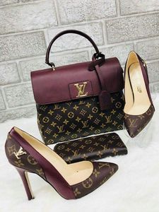  The shoes and bourse, sac à main Michael bought Khloeii