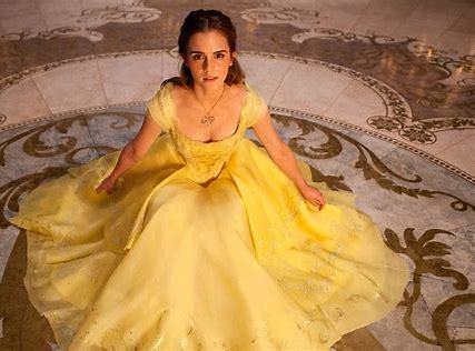  Emma Watson was born in 1990 and she is a British Actress and activist. She also played Belle in the beauty and the beast and participated in a lot Mehr films.