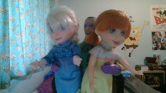 Even the Riddler likes babysitting Elsa and Anna.