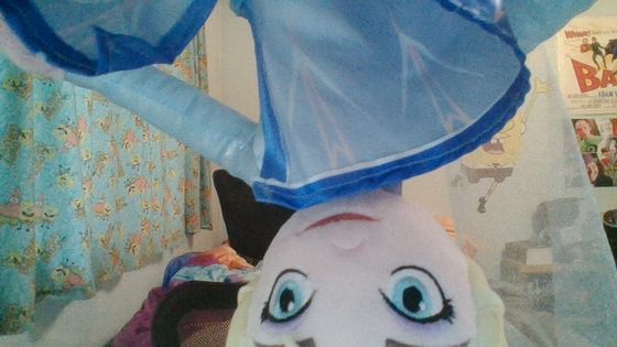  Elsa's upside down!