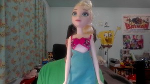  Elsa wearing her castowel over her caskini