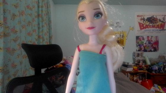 Elsa wearing her castowel over her caskini