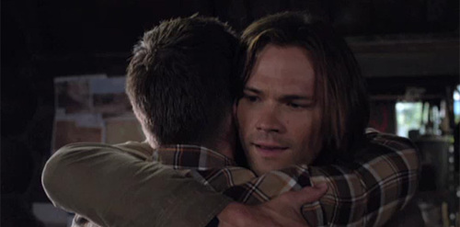  día 30 - Anything SPN related I like it when dean and Sam hug each other. It just reminds me of my s