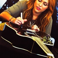  Round 53 - [b] Miley Cyrus [/b] Signing Autograph