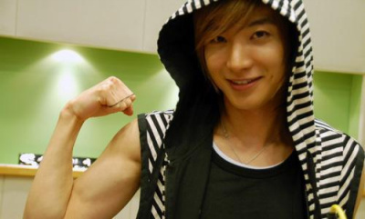  shiraz97 correct^^ It's Leeteuk Sorry sheerlee Now, She go we got married with leeteuk and she is