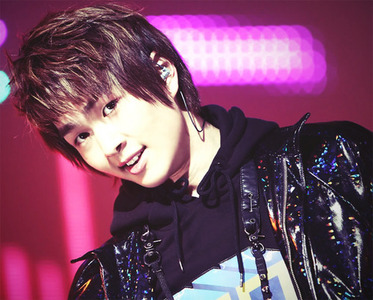 ^mine^ <333
 http://images5.fanpop.com/image/photos/31100000/Onew-shinee-31143295-500-389.png
