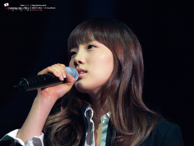  [b] ROUND 6 CLOSE [/b] [i] ROUND 7 OPEN Post a picture of Taeyeon (with mic/singing) [/i]
