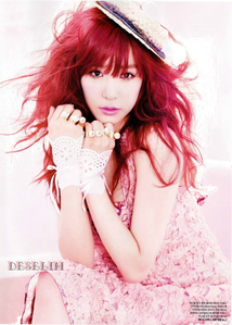  Tiffany with hat!!! For bigger view- http://kpopconcerts.com/wp-content/uploads/2012/07/SNSD-Tiffany