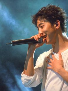  Yong Guk on stage.:}