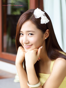  día 1 My bias is Yuri. I like her because she is pretty , hilarious and her amazing dancing skills.