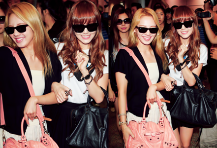  HyoSica at the airport