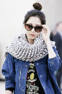  Seo with scarf