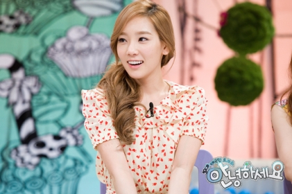  taeyeon in hello counselor I Command a picture of your bias wearing tie
