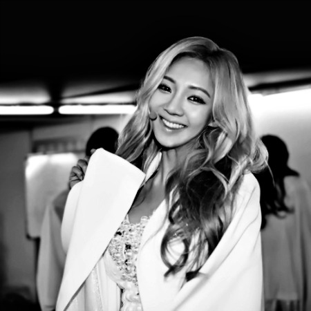  Kim Hyoyeon ^^ Couldn't choose between these http://data3.whicdn.com/images/144867837/large.png