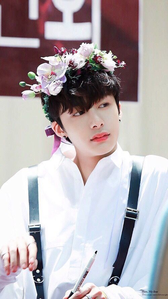  Round 6 is open now!!! A pic of Hyungwon with a hat or scarf or accesoires 1st place Ieva 2nd plac
