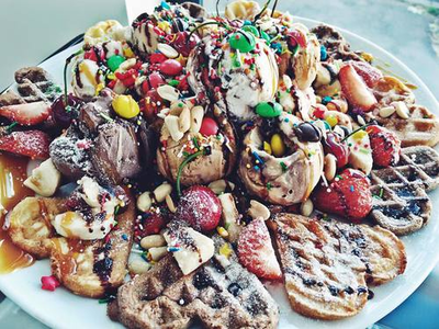 ice cream and waffles and topping~gone to heaven
