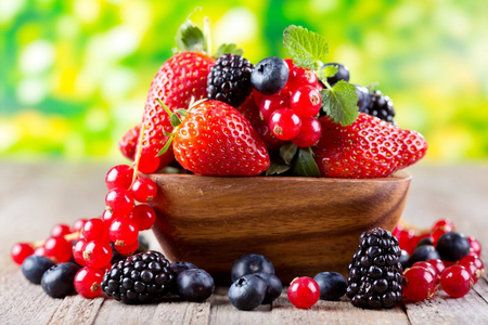  52.strawberries,blackberries and blueberries so delicious*-*❤