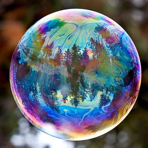 A pretty bubble. 🌈 