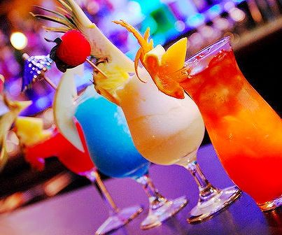 I don't drink alcohol, but I love looking at colorful and decorative drinks!