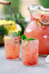 summertime and lemonadetime 🍋
strawberry lemonade ~its so tasty hmmh!!!
