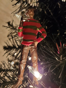I got my horror ornaments so here's Freddy!