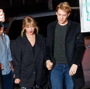  I'm so excited! I hope I can post this but Taylor rápido, swift is engaged!!!!!!!!! Oh, my god if there was e