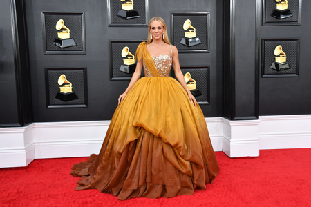 Y'all! Carrie Underwood at the Grammy's! She looks like a real life Disney princess!! 