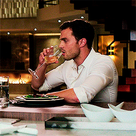  for Bria (ChristianAna1) Christian in Fifty Shades Darker drinking wine with his bữa tối, bữa ăn tối