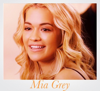 here;s my pic of Mia Grey