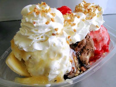  [b]3. favori ice cream dessert (sandwiches, banane splits, etc)[/b] I l’amour a good banane split!!