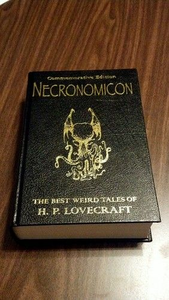  H.P. Lovecraft's Necronomicon