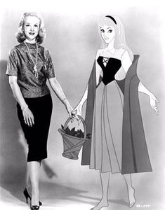  Here あなた are! Here she's with Princess Aurora, hope that's okay. :) 次 find a picture of ムーラン a