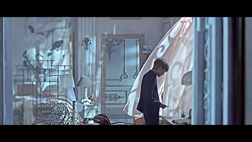  "That XX" Von G-Dragon Musik video screencap