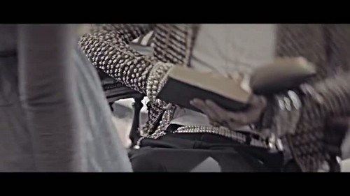 "That XX" oleh G-Dragon musik video screencap