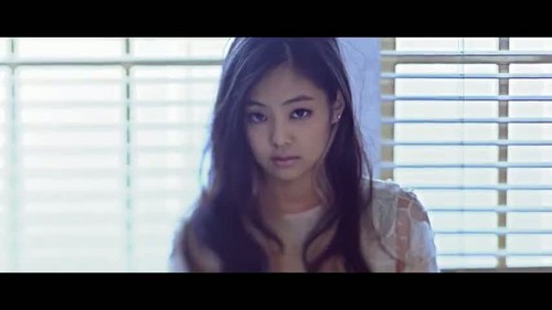  "That XX" sa pamamagitan ng G-Dragon music video screencap