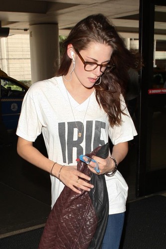  Kristen leaving for TIFF (9/5/12)