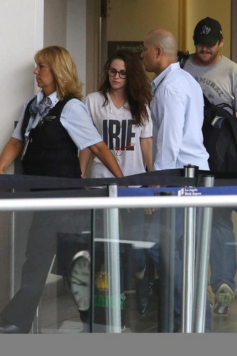  Kristen leaving for TIFF (9/5/12)