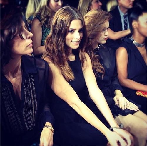  First pics of Ashley at the DKNY hiển thị for New York Fashion Week {09/09/12}.