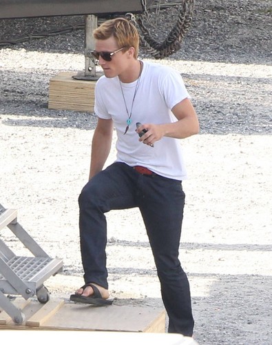  Josh Hutcherson shows up to the set of ‘Hunger Games: Catching Fire’ [HQ]