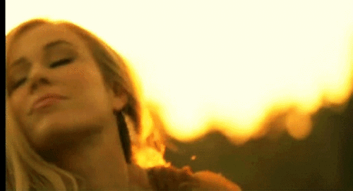  Natasha Bedingfield in 'Unwitten' música video