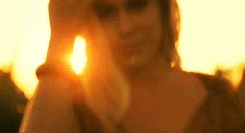 Natasha Bedingfield in 'Unwitten' music video