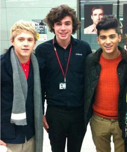 You thought that was harry in the middle, DID'NT YOU?