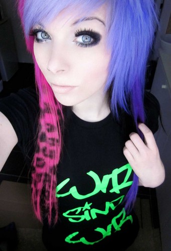  emo girl, ira vampira, scene queen, colorful hair, purple blue kulay-rosas green red black hair, coontails,