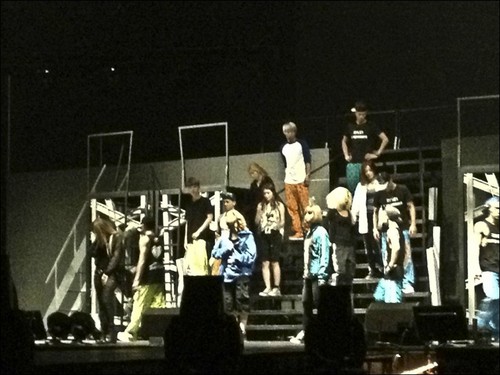  2NE1′s rehearsals for New Evolution concierto in New Jersey (120817)