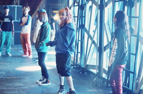 2NE1′s rehearsals for New Evolution Concert in New Jersey (120817)