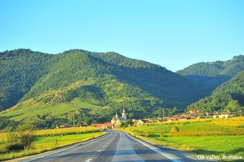  Beautiful Romania landscape Olt Valley, Carpathian mountains europa