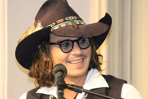 Johnny Depp being an angel (like always)