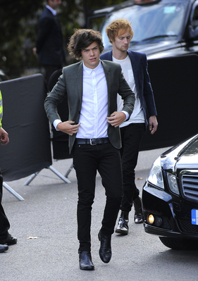  SEP 17TH - HARRY ARRIVING AT THE burberry PRORSUM CATWALK montrer